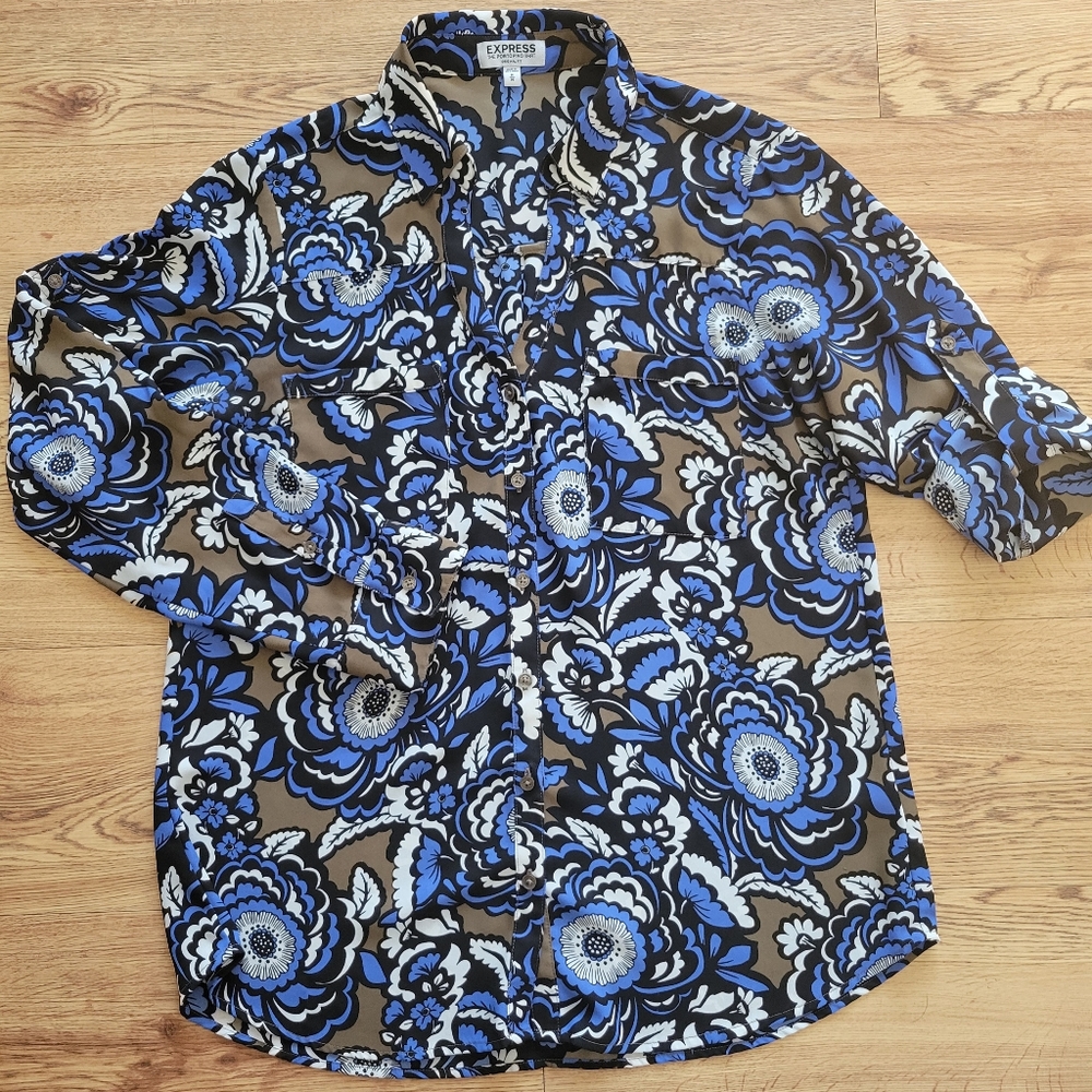 EXPRESS Portofino Original Fit Long Skeeve Shirt in Floral Print